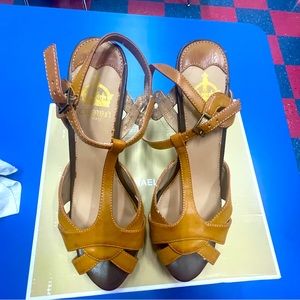 Gently used tan heels.